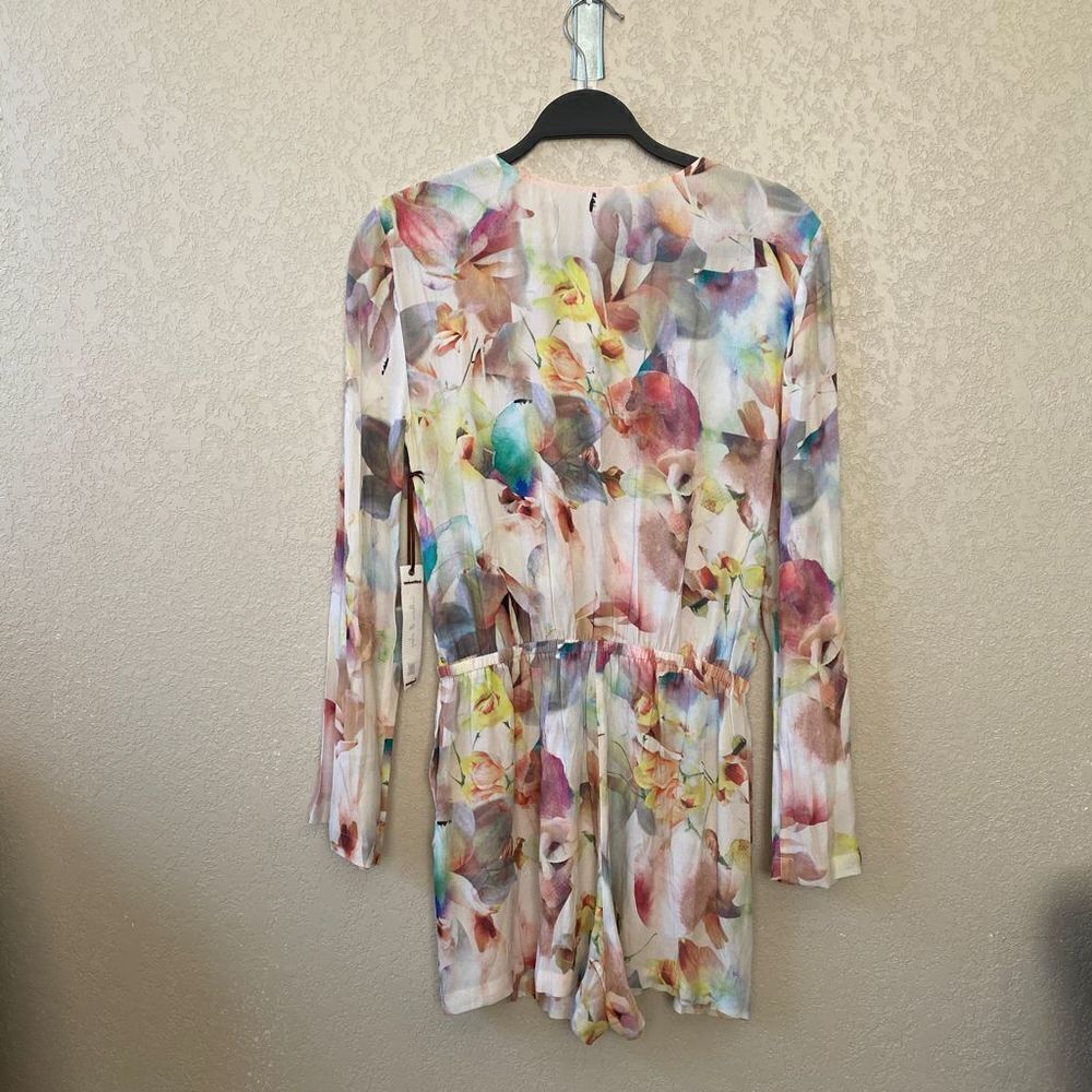 Willow & Clay Floral Slight Bell Sleeve V-Neck Elastized Waist Romper Size Mediu - Picture 4 of 10